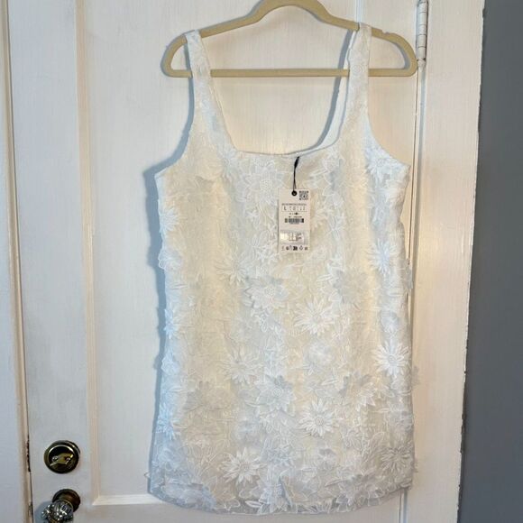 Zara Embroidered White Floral Dress Size Large NWT - Picture 6 of 9
